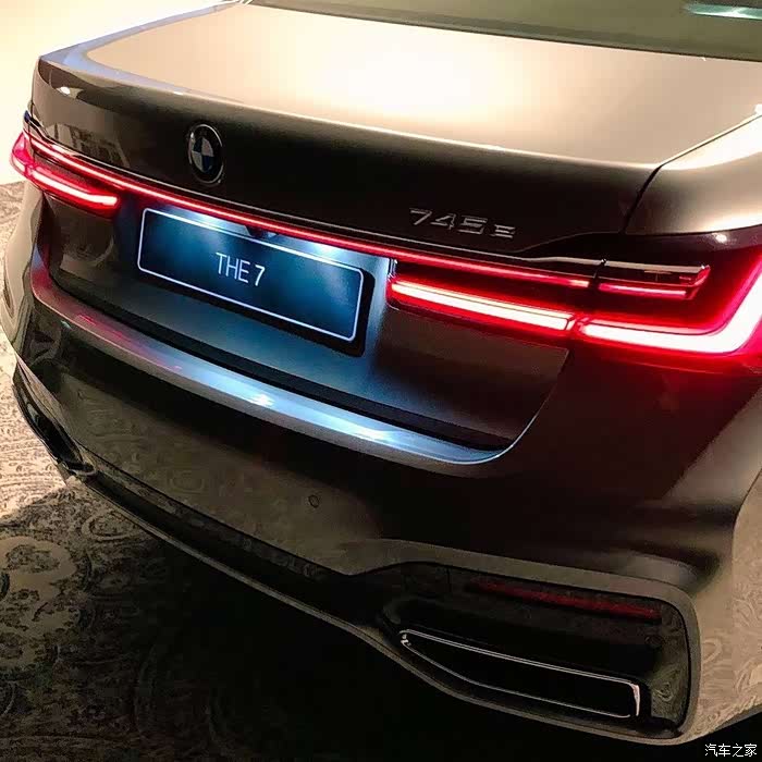 【图】全新7系尾部图片 帅炸了 贯穿式尾灯来了_宝马7系论坛_汽车之家