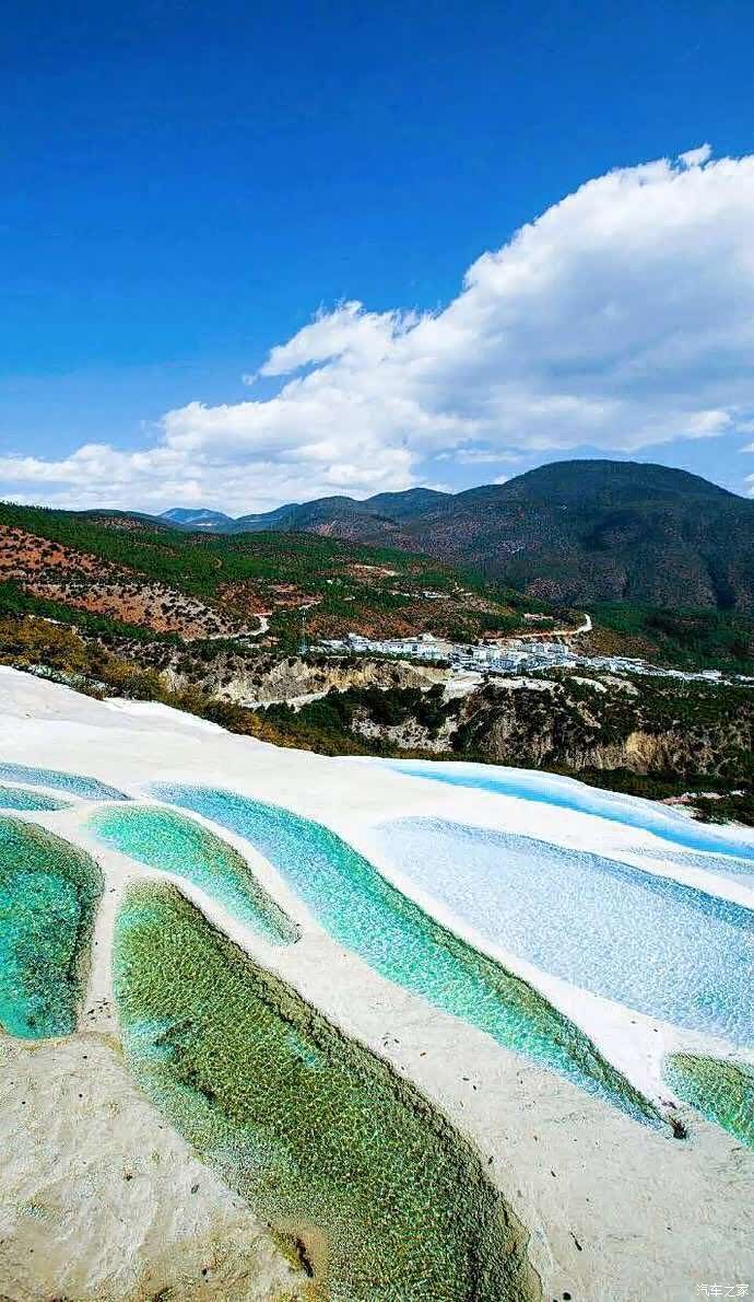 云南香格里拉东巴圣地白水台