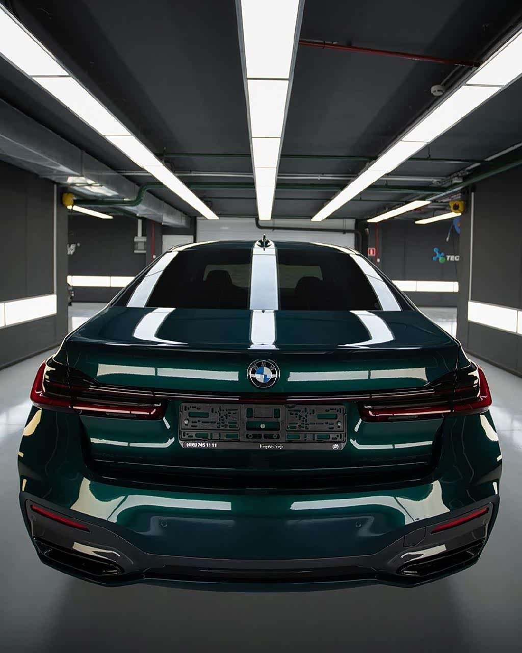 这一代7系配上祖母绿的颜色气场还是很强的