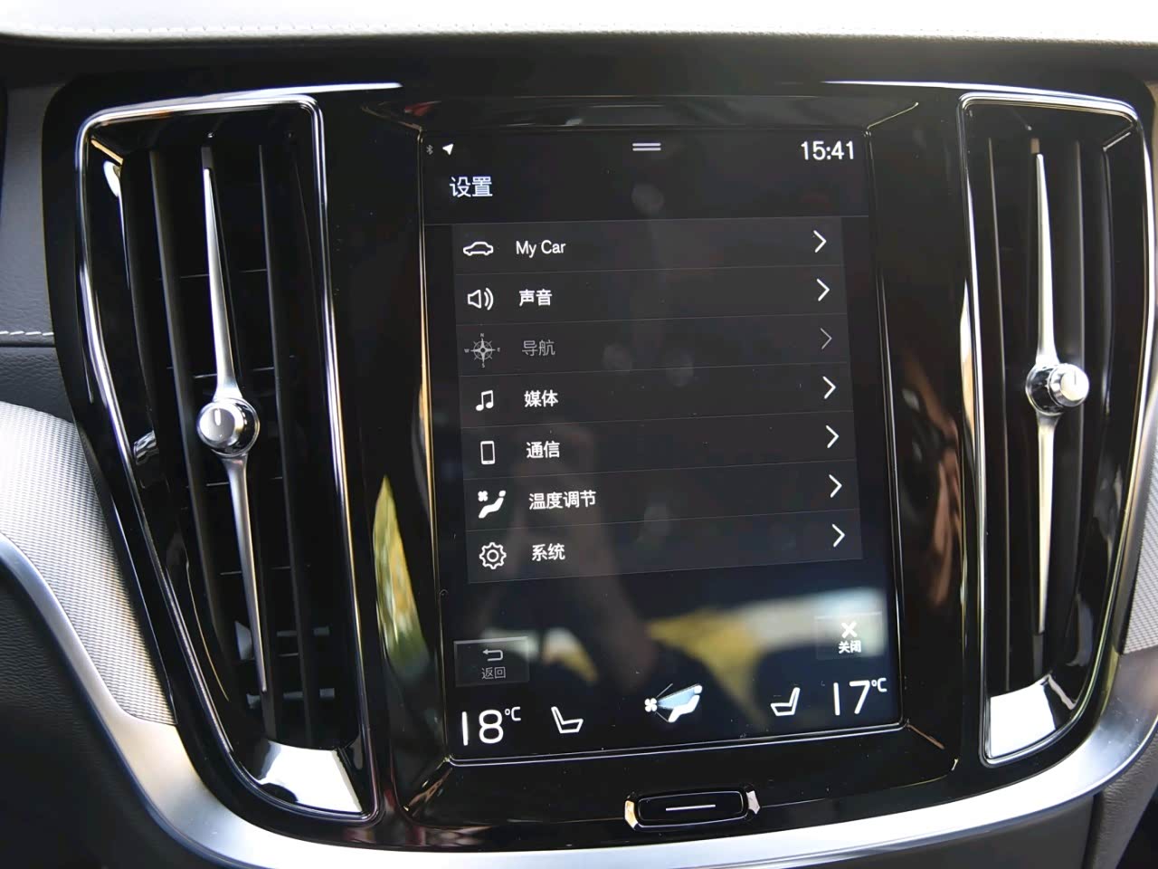 沃尔沃s60的大屏幕,显示信息非常强大.