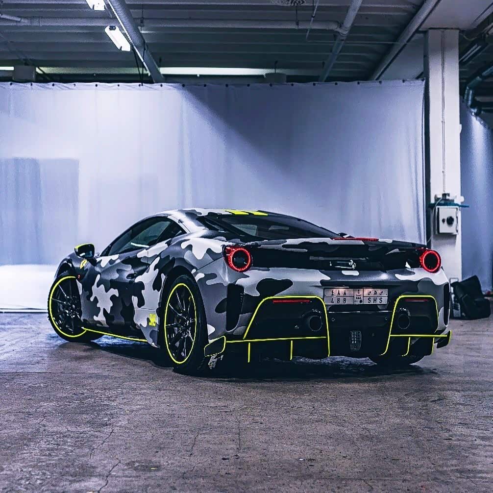 迷彩涂装的法拉利有了又一个不同的性格