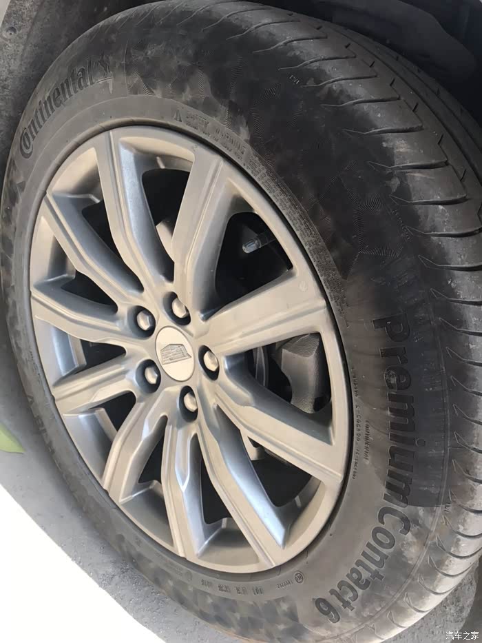 【图】谁知道这轮胎是咋了,有事没有_凯迪拉克xt4论坛_汽车之家论坛