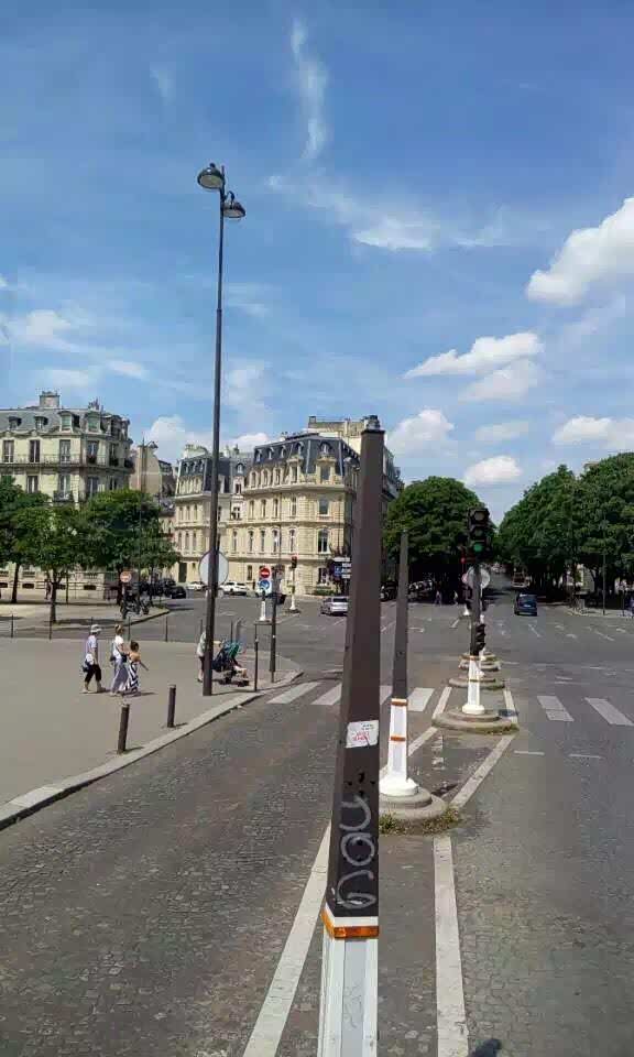 巴黎最高建筑物.被法国人爱称为"铁娘子"