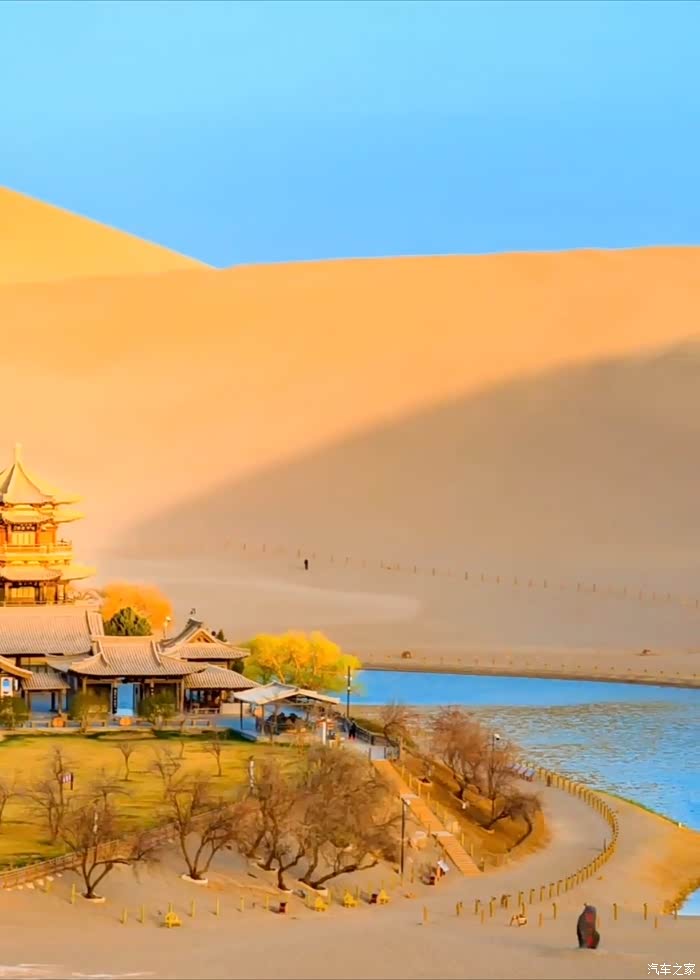 甘肃敦煌月牙泉