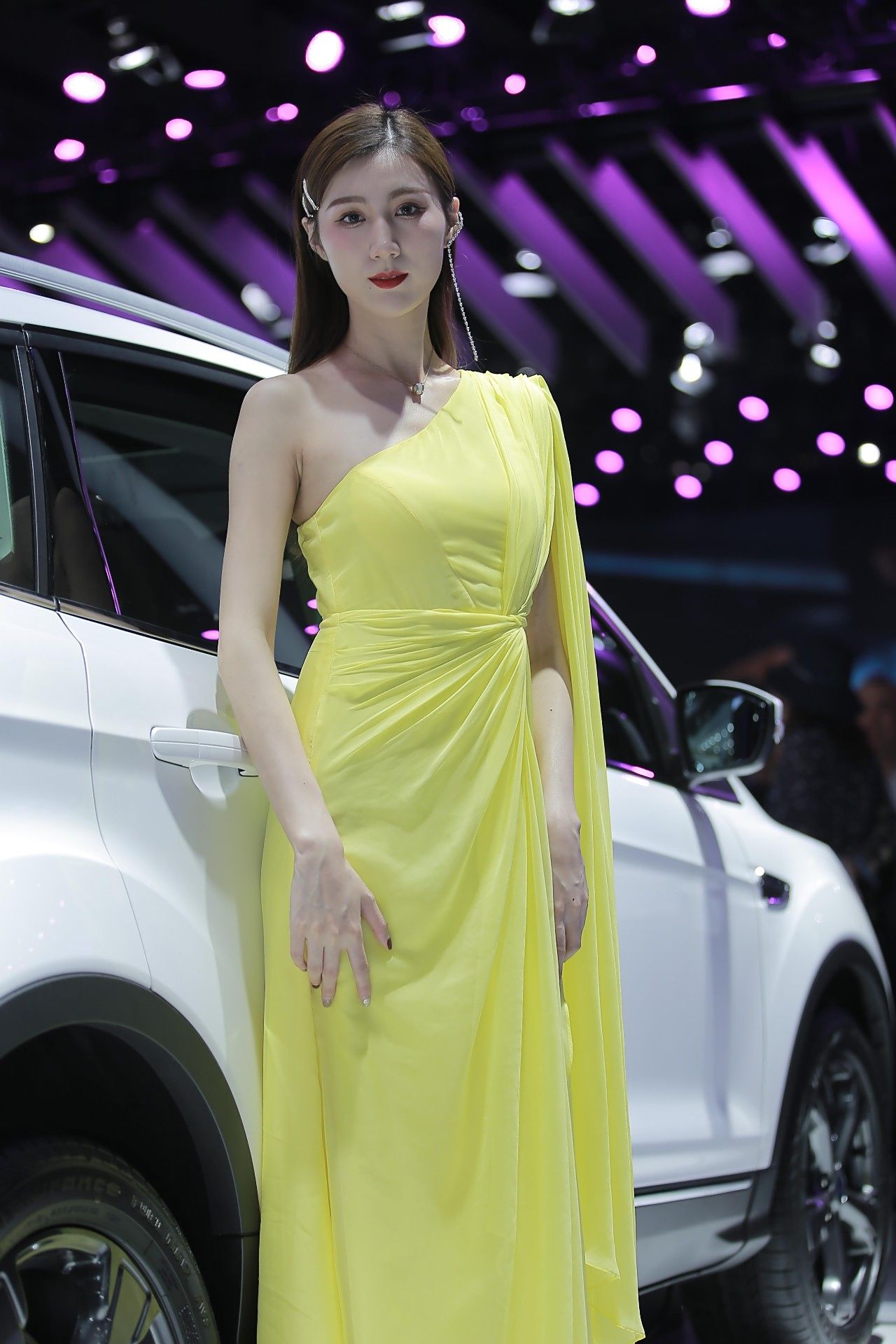 中国美女的颜值就是强大,车模都是漂亮的妹子