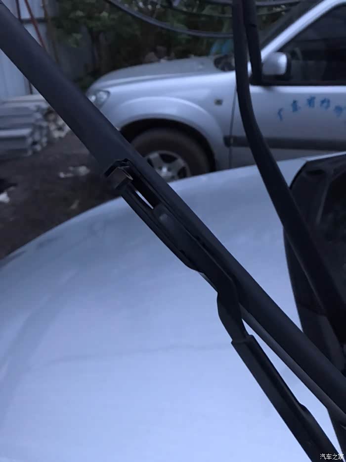 水弹镀膜雨刷装车作业