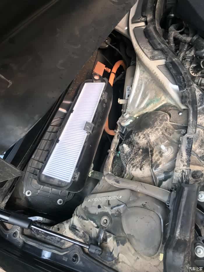 自己动手更换奥迪a6新能源空气滤芯及空调滤芯