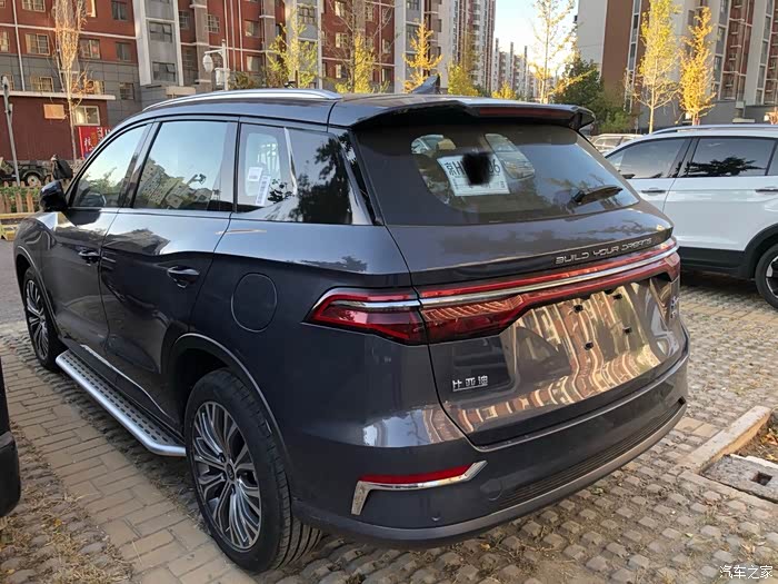 宋pro新能源山脉灰提车当天就改d柱了