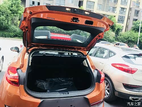 后备箱空间还是很理想,没有别人说那么