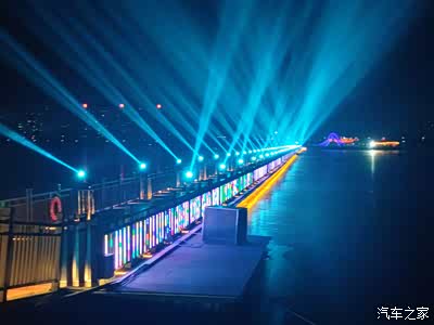 双旦大征集图文滹沱河河心岛灯光秀