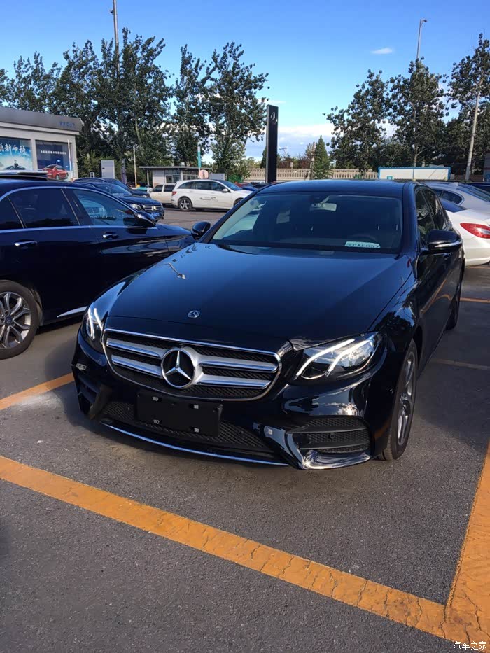 奔驰e300l运动时尚型提车作业.