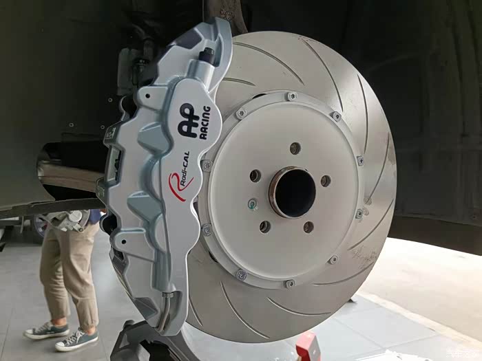 【图】极氪001升级改装ap六活塞刹车卡钳套装作业_极氪001论坛_汽车之