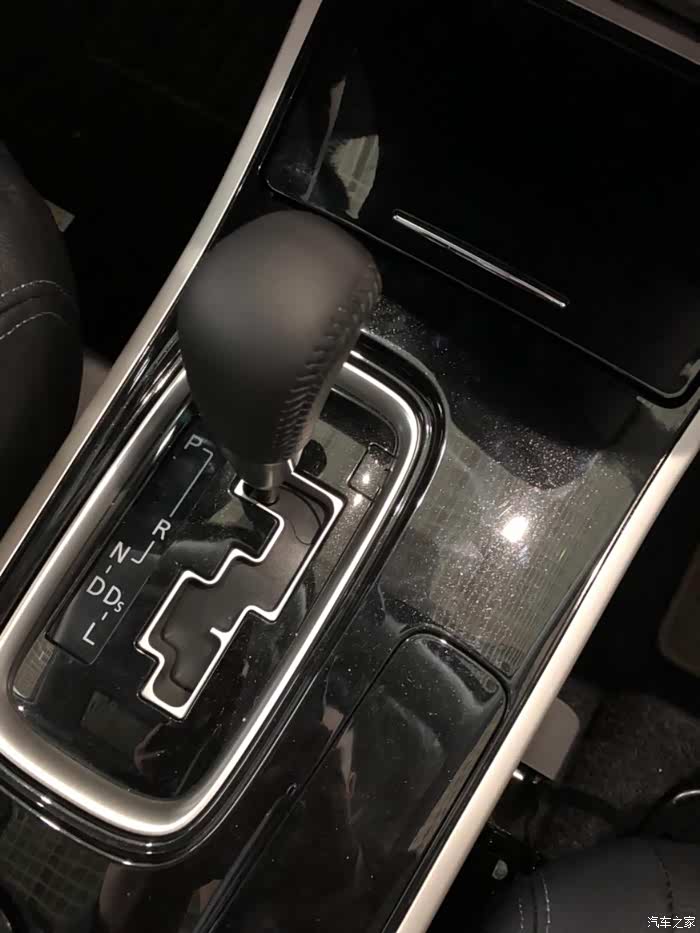 蛇形的档位.刚开始用着还不是很习惯.现在感觉还不错挺安全的