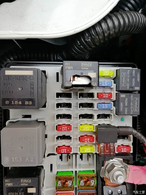 福睿斯保险盒内r3继电器故障