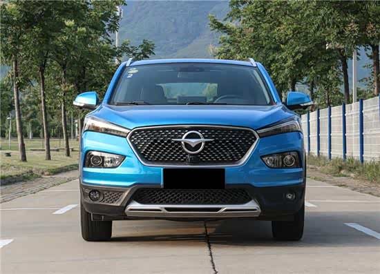 从外观上来看,海马s5整体给人一种很强烈的运动气息