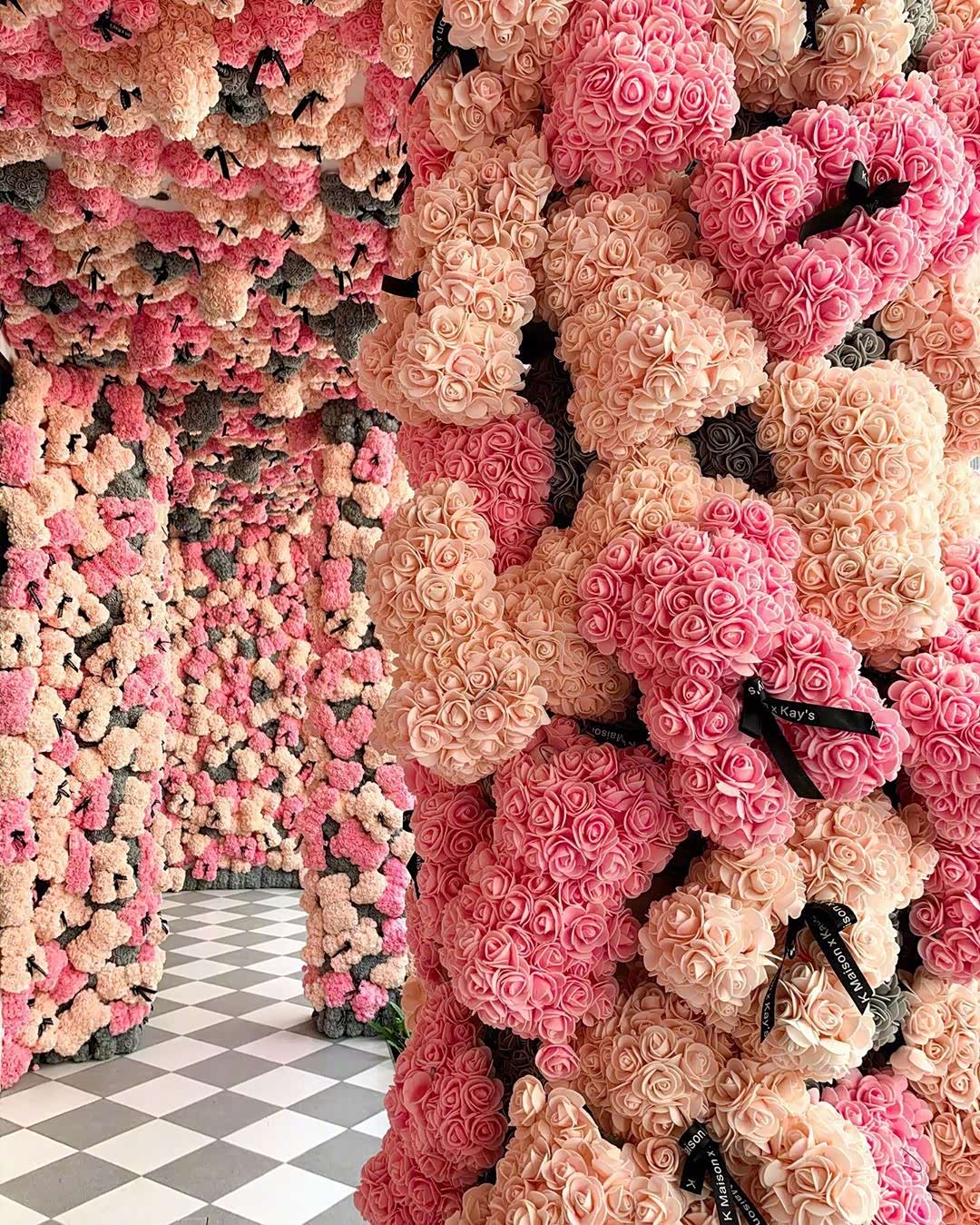 ins网红打卡地,曼谷超高人气大型花墙咖啡墙