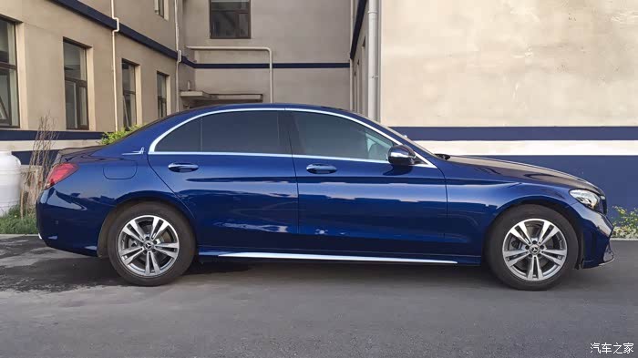 3242 | 回复: 23 奔驰c级论坛 求奔驰c宝蓝色实车照片4楼发表于 2019