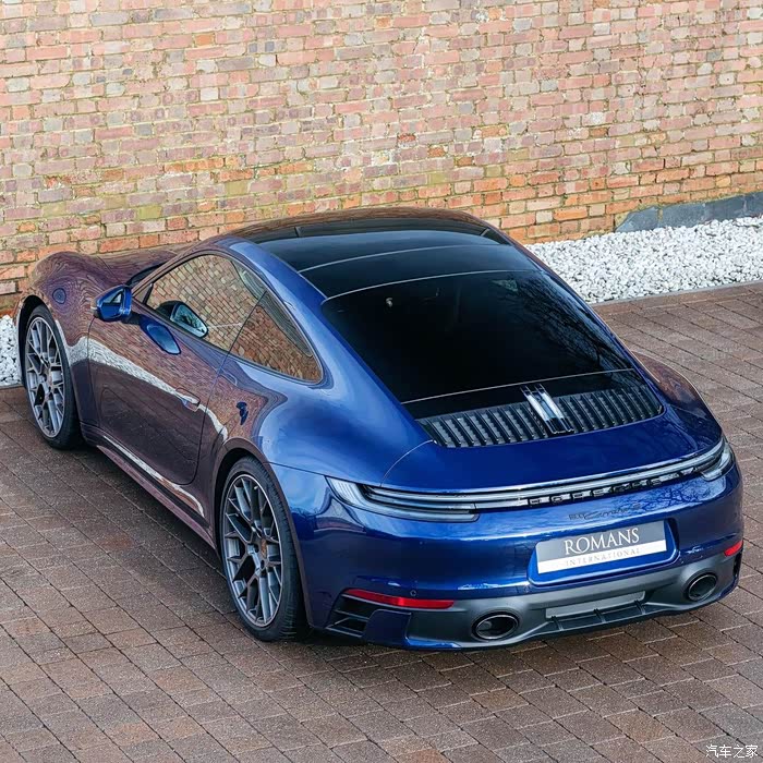 蓝色保时捷 porsche 911 carrera,内饰优雅