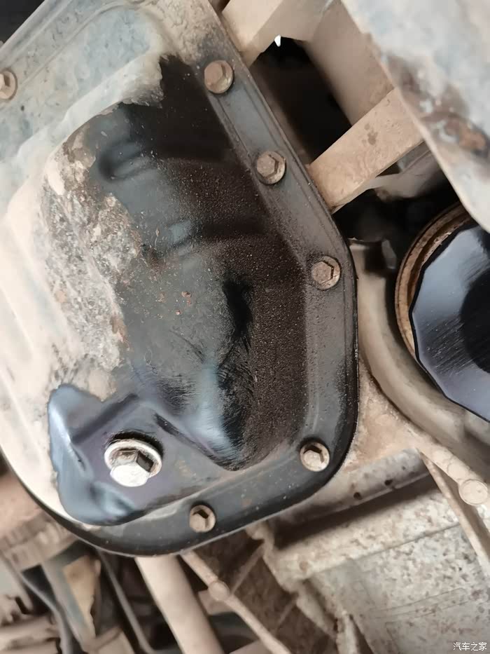 2017款手动精英发动机底壳渗油