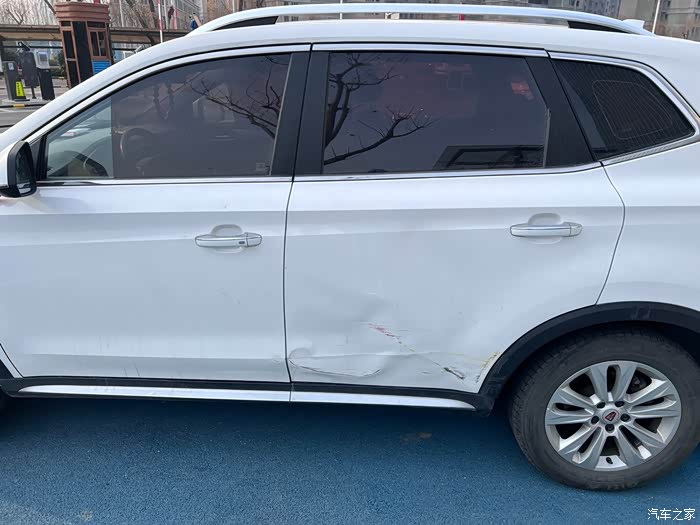 【图】荣威rx5早上撞柱子上了,大家帮忙瞅瞅_荣威rx5/rx5新能源论坛