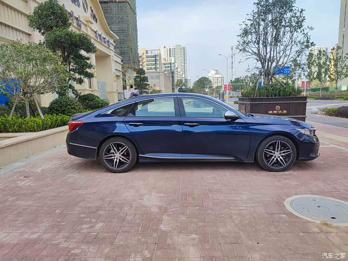 英仕派月光蓝不洗车也可以很好看