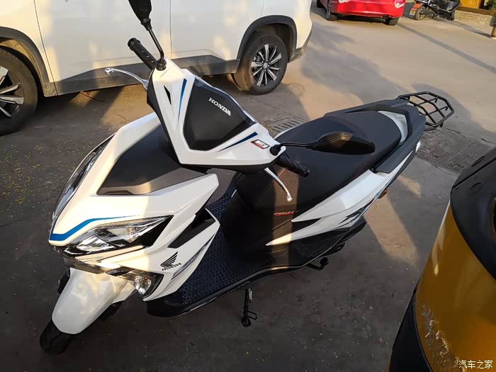 【图】喜提白色裂行125_摩托车论坛_汽车之家论坛
