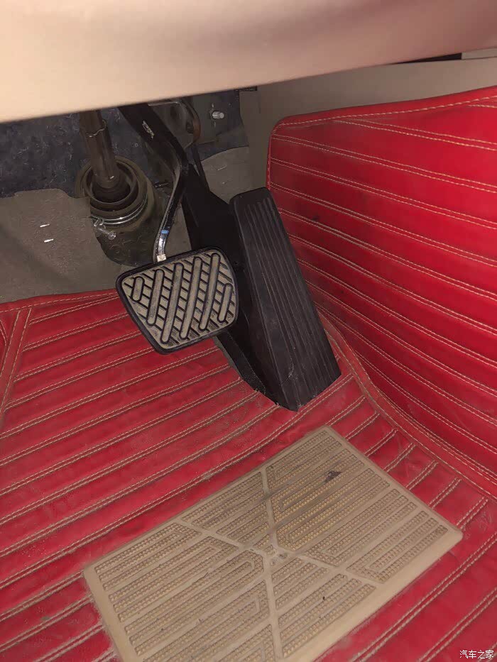 新天籁升级英菲尼迪油门踏板以及四门无钥匙进入迎宾灯