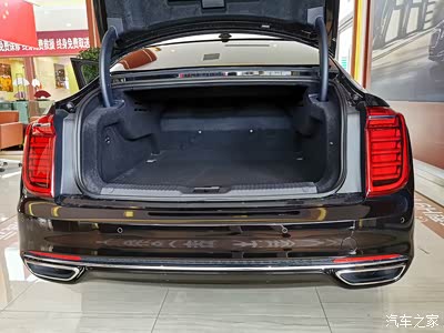 整体看一下后备箱空间,商旅,家庭出行都能满足.