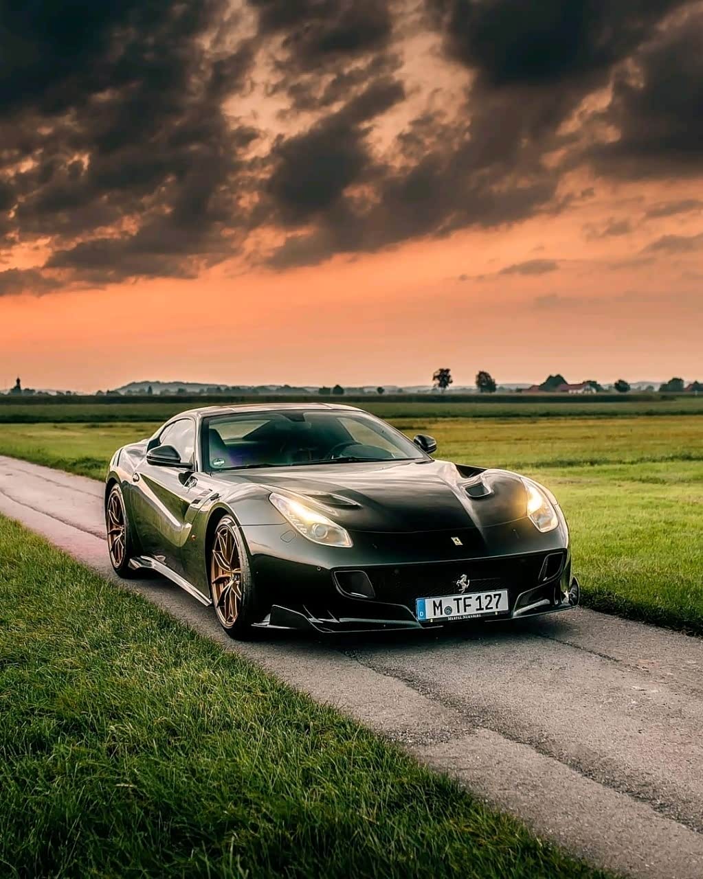 法拉利超级跑车的每一处都透露着超跑的风格