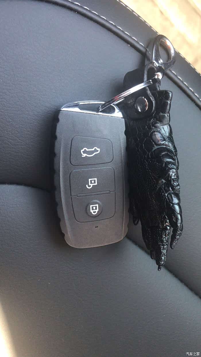 钥匙坐镇,在这也给想买奔腾x40的车友们一个建议,买车还是要亲自去