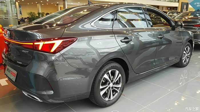 22款逸动尊贵版安第斯灰