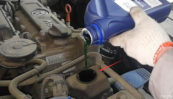 更换助力油作业