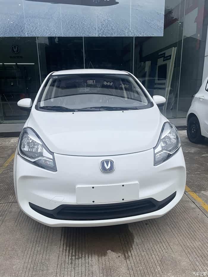 长安奔奔e-star新车到店