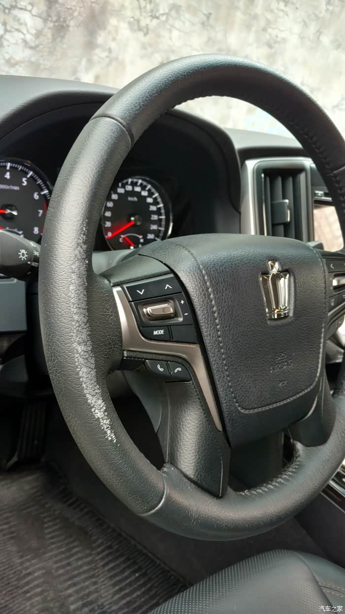 时尚版皇冠,方向盘磨损严重