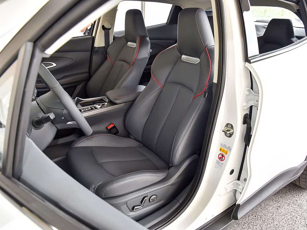 91 | 回复: 1 长安uni-t论坛 uni-t前排座椅造型一体化,运动范儿.