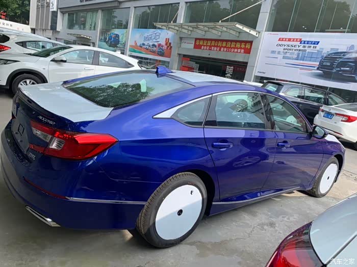 2019年6月11日十代雅阁蓝色提车求认证