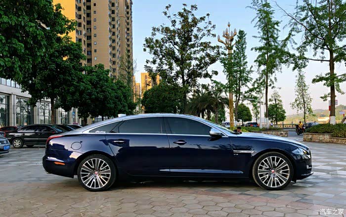 大家难道没有想改双拼色的吗像捷豹xj那这就很好看啊