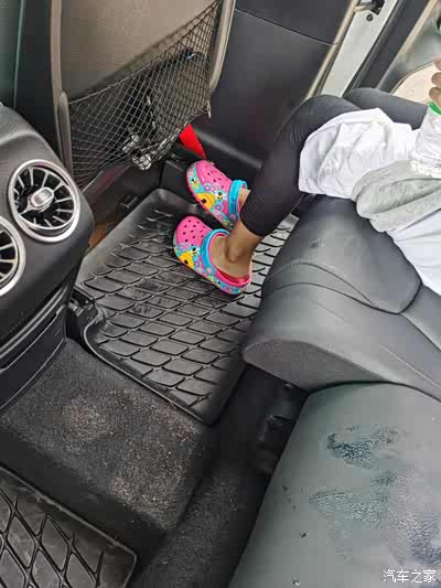 之前用棉质脚垫雨以后脚垫踩湿总会有些味道棉质脚垫到冬天也麻烦冬天