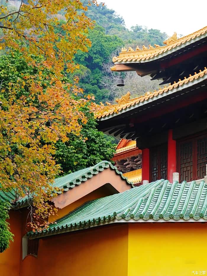 红叶漫山圭峰山玉台寺