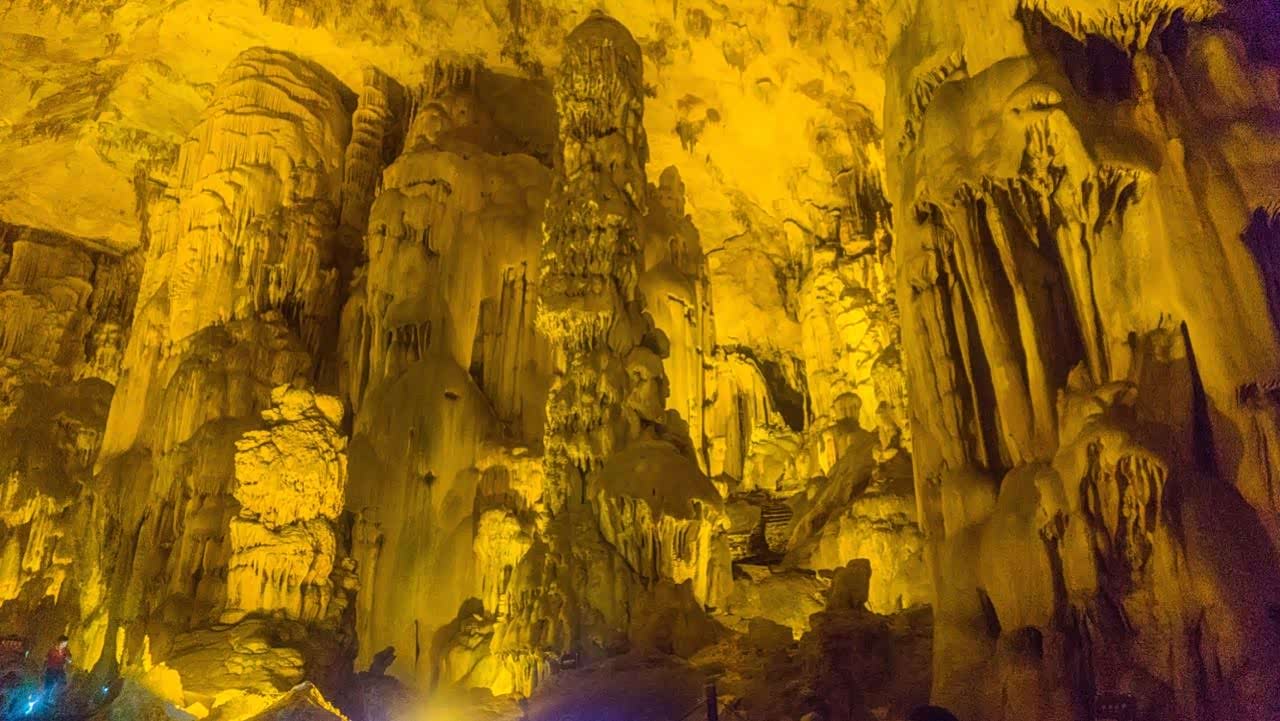 地下的王国一一毕节织金洞