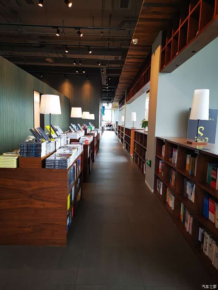 202068自驾游之昆明1903公园与言几又书店