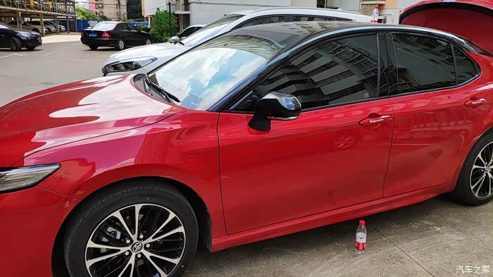 提车咯25s凯美瑞双红轿跑