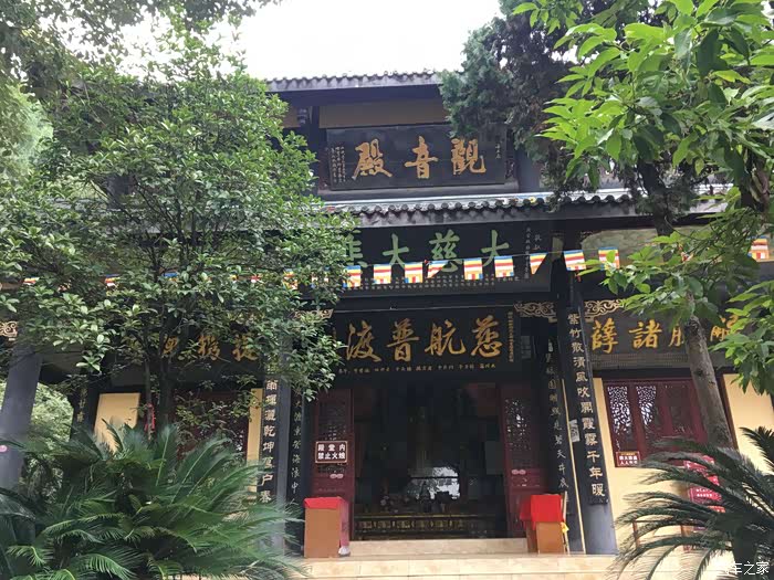 四川长安suv联盟骑云飘飞虔诚朝拜药王寺