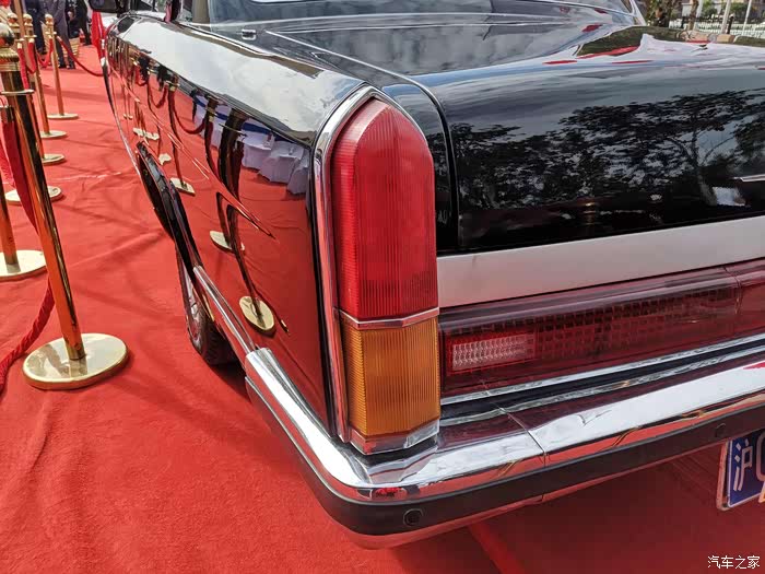 厉害了我的中国车偶遇红旗ca7560