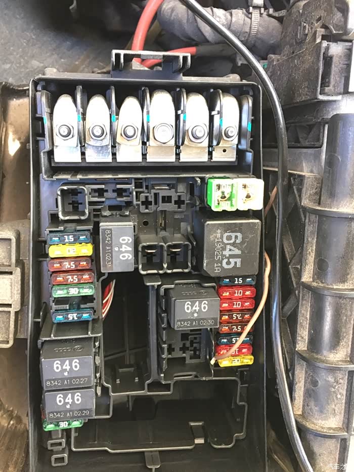 请教下有知道探岳引擎机舱里acc保险丝是哪一个吗求赐教