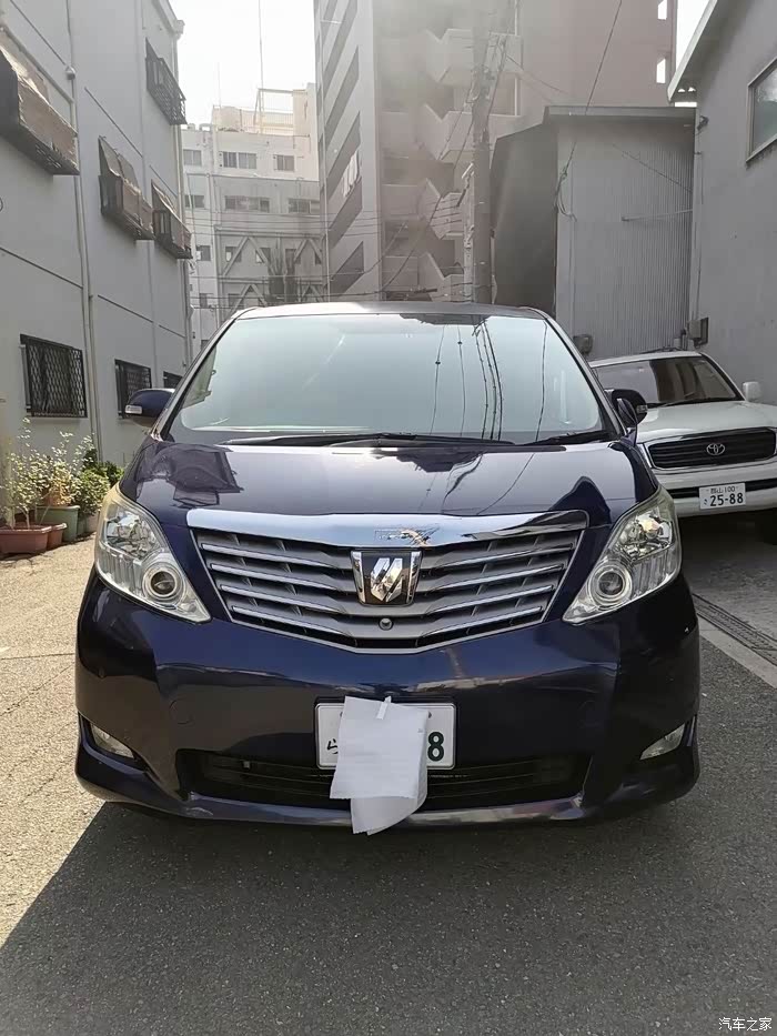 就是这辆很少见的蓝色老款