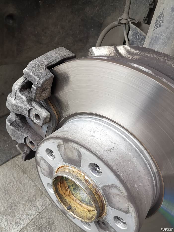 【图】五万五千公里首换噶尔法刹车片_宝马3系论坛_汽车之家论坛