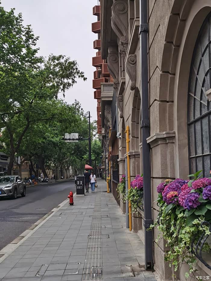 漫步武康路喝杯咖啡