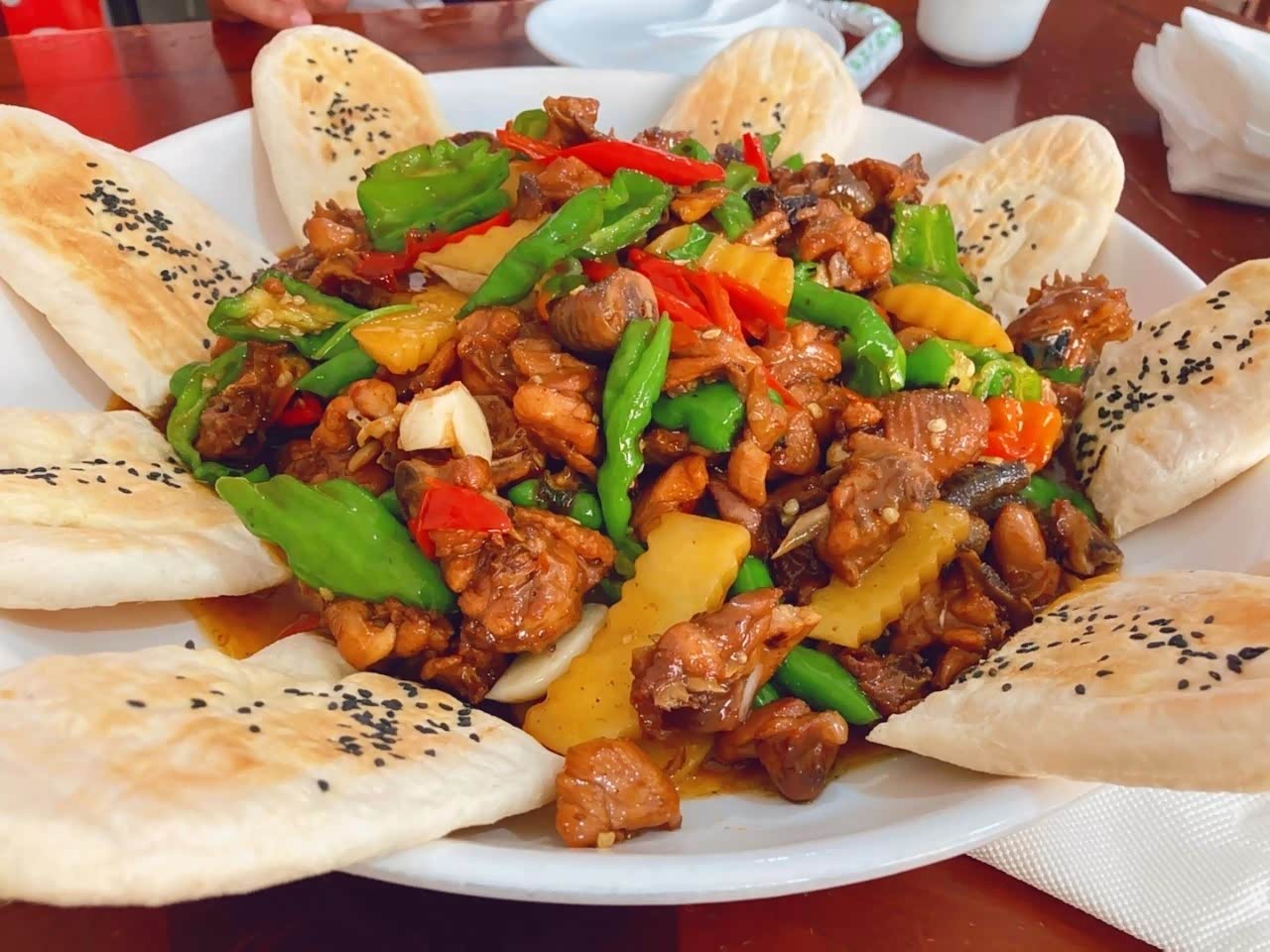 山东各地的特色小吃也是旅行中的风景