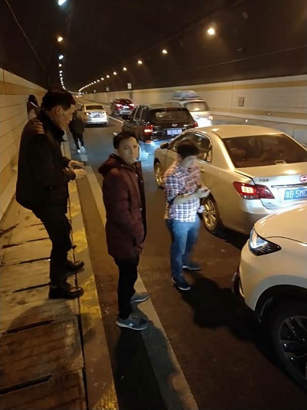 去年小年23回家过年,在离家还有200多公里得路程,云阳山隧道发生了